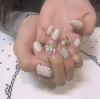 ネイル 指名支持率NO.1 スタイリストのヘアスタイル