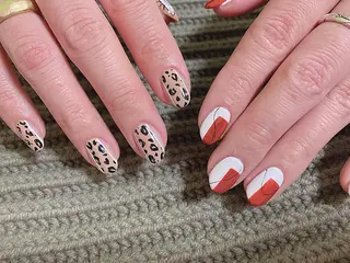 ショート カラー ネイル マツエク・マツパ illum hicariのネイルデザイン