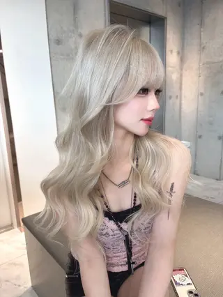 ロング カラー Lond Le'a /ハイトーンカラーのヘアスタイル