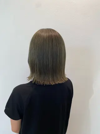 ミディアム カラー 藤野 凪沙のヘアスタイル