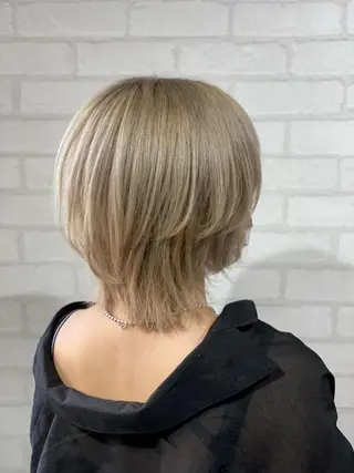 ショート ✨ハイトーン カラー福岡拓也✨のヘアスタイル