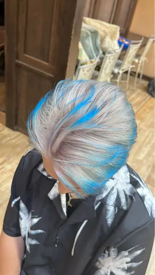 カラー メンズ ブリーチ🩵レイヤー Maho🐻‍❄️のヘアスタイル