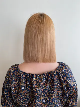 ミディアム MIOベージュカラー 柔らかいカラーのヘアスタイル