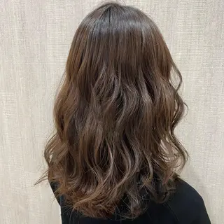 セミロング カラー 🫧透け感⋆艶髪💎 山口アヤカのヘアスタイル