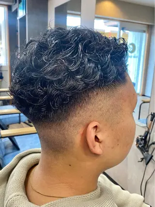 ショート パーマ メンズ 田口 慎士のヘアスタイル