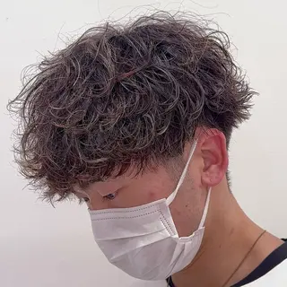 ショート パーマ ヘアアレンジ メンズ 艶カラー の達人のヘアスタイル