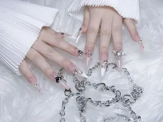 ネイル RAFFINE 月🦋🩵のネイルデザイン