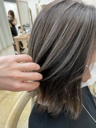 ミディアム 玉邑 美菜のヘアスタイル