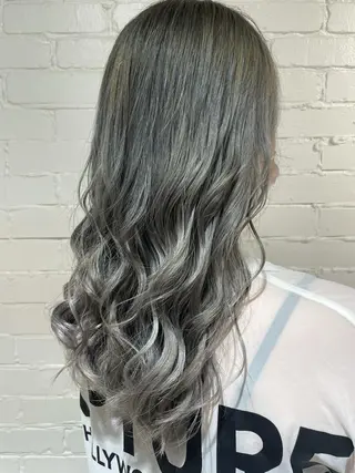 ロング カラー 小柳 歩美のヘアスタイル