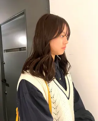 セミロング あやか/ベージュ /透け感カラーのヘアスタイル