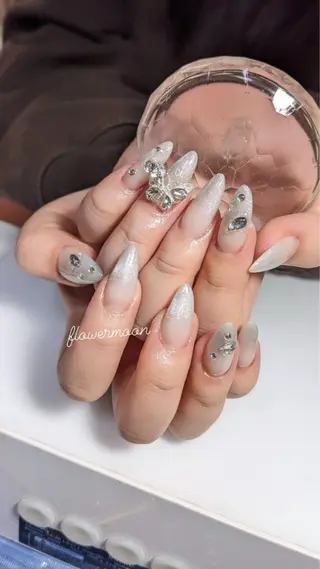 ネイル フラワー ムーンのネイルデザイン