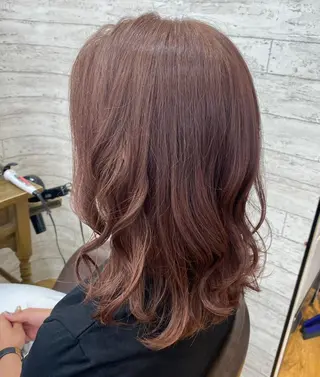 セミロング カラー hair salon dot.tokyo color所属・MANAMI 🥀ウルフカットのヘアスタイル