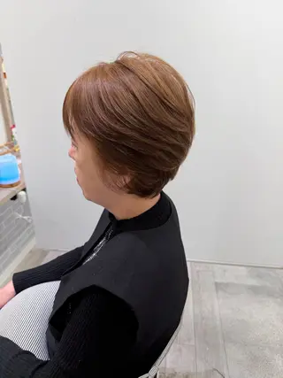 ショート くせ毛と ショートカット美容師のヘアスタイル