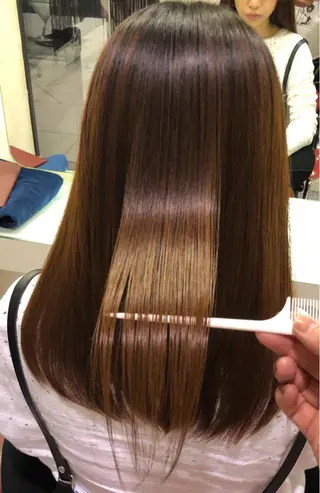 セミロング 圧倒的美髪ストレート ツダケイタロウのヘアスタイル