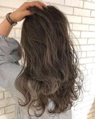 カラー she2.shinjuku所属・takumi Hのヘアスタイル