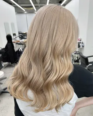 ロング カラー GO TODAY シェアサロン 原宿本店所属・原宿ハイトーンカラー 🌼みるい🌼のヘアスタイル