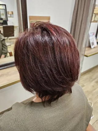 ショート カラー 臼井 早智のヘアスタイル