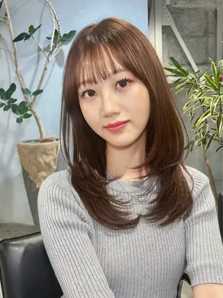 ミディアム SAKI 新宿のヘアスタイル