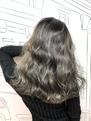 セミロング カラー レイヤー⭐️カラー ⭐️平川雅史のヘアスタイル