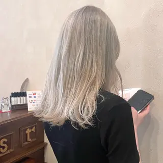 ロング カラー roost 優のヘアスタイル