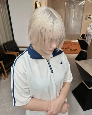 ミディアム カラー ウルフとハイトーン みっちー✂️のヘアスタイル