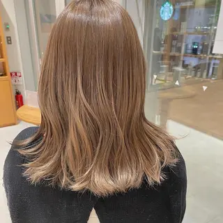 セミロング カラー 下川 由貴のヘアスタイル