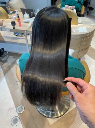 ロング 🥇KEN /レイヤー/艶カラーのヘアスタイル