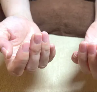 ネイル 自爪とネイルケア専門サロン　プリナチュール所属・吉岡 泉のネイルデザイン