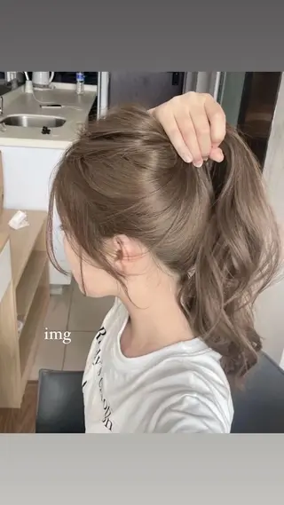 カラー 透けるベージュ/ 艶カラー♡のヘアスタイル