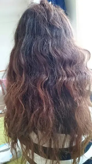 セミロング カラー パーマ 髪質改善・修復 成瀬由賀里のヘアスタイル