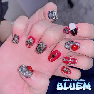 ネイル BLUEM なな🐶のネイルデザイン