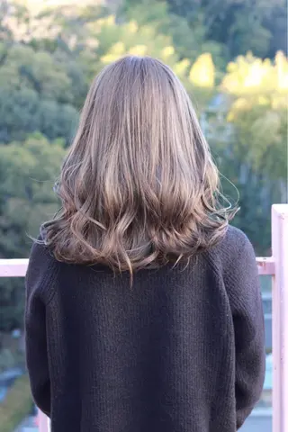 セミロング カラー Viage （ビアージュ）のヘアスタイル