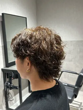 ショート カラー パーマ メンズ 【シャドウパーマ センターパート】義心のヘアスタイル