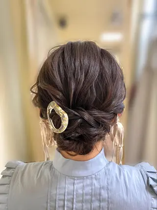 セミロング ヘアアレンジ ライト写真場所属・タニモト ユイのヘアスタイル