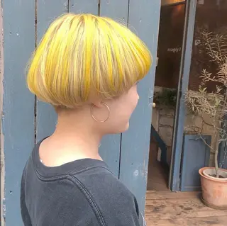 ショート カラー ブリーチ、パーマ 西部笑のヘアスタイル