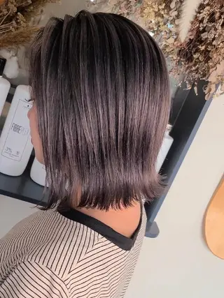 ショート ブリーチカラー🌈 嘉名 真樹のヘアスタイル