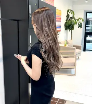 ロング カラー etore 矢場町 南沙希のヘアスタイル