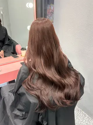 ロング カラー 𝑴𝑶𝑲𝑨渋谷 トレンド韓国ヘア🩷のヘアスタイル