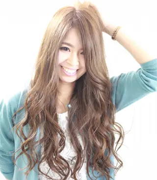 ロング 伊藤 裕貴のヘアスタイル