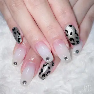 ネイル The Best Beauty受付担当のヘアスタイル