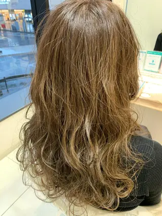ロング カラー 鈴木 華枝のヘアスタイル