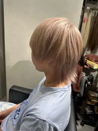 ショート 奥本 侑 ハイトーン、髪質改善のヘアスタイル