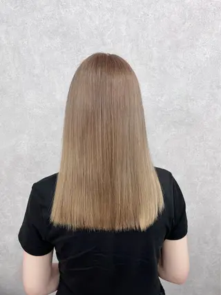 セミロング カラー ハイトーン・ブリーチ ムラ修正　八須　錬のヘアスタイル