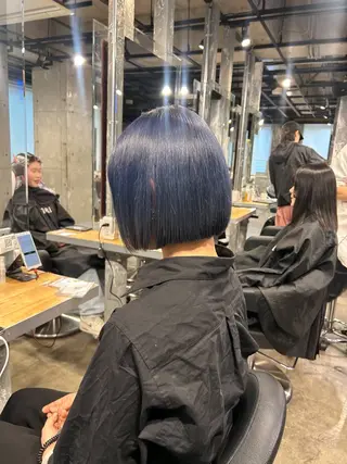 ショート カラー 僕なら縮毛矯正してて もブリーチできますのヘアスタイル
