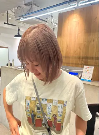 ショート カラー ミルクティー× グレージュMOMOのヘアスタイル