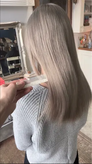 セミロング カラー ヘアアレンジ 🍫カトウ ケイゴ🍫のヘアスタイル