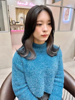 セミロング カラー ヘアアレンジ yuuto🌈 冬の透け感カラーのヘアスタイル