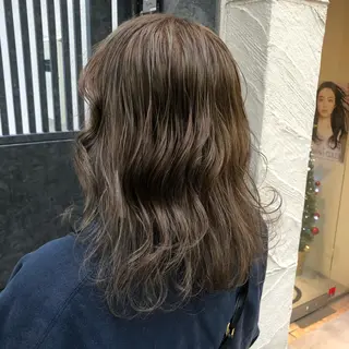 ミディアム カラー ウルフカット／吉村 桃子のヘアスタイル