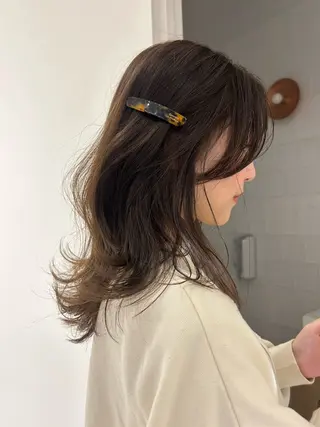 セミロング カラー オリーブベージュ/ ブリーチなし透明感のヘアスタイル