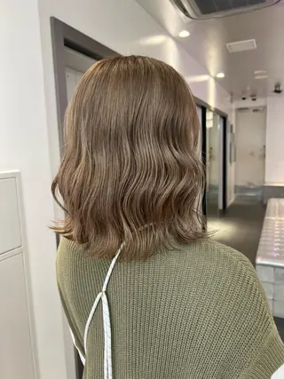 ミディアム カラー ヘアアレンジ 🌼動き×透明感🩵 ハイトーン/ナナのヘアスタイル